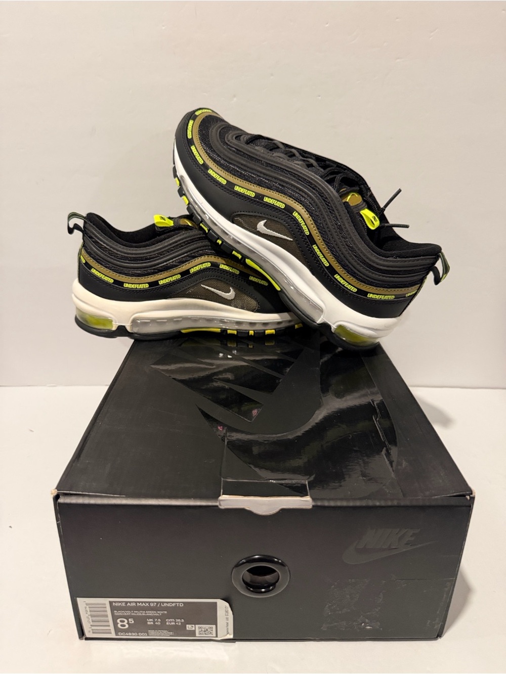 Air Max 97 X Undefeated ‘Black Volt’ Sz 8.5 (DC4830-001)